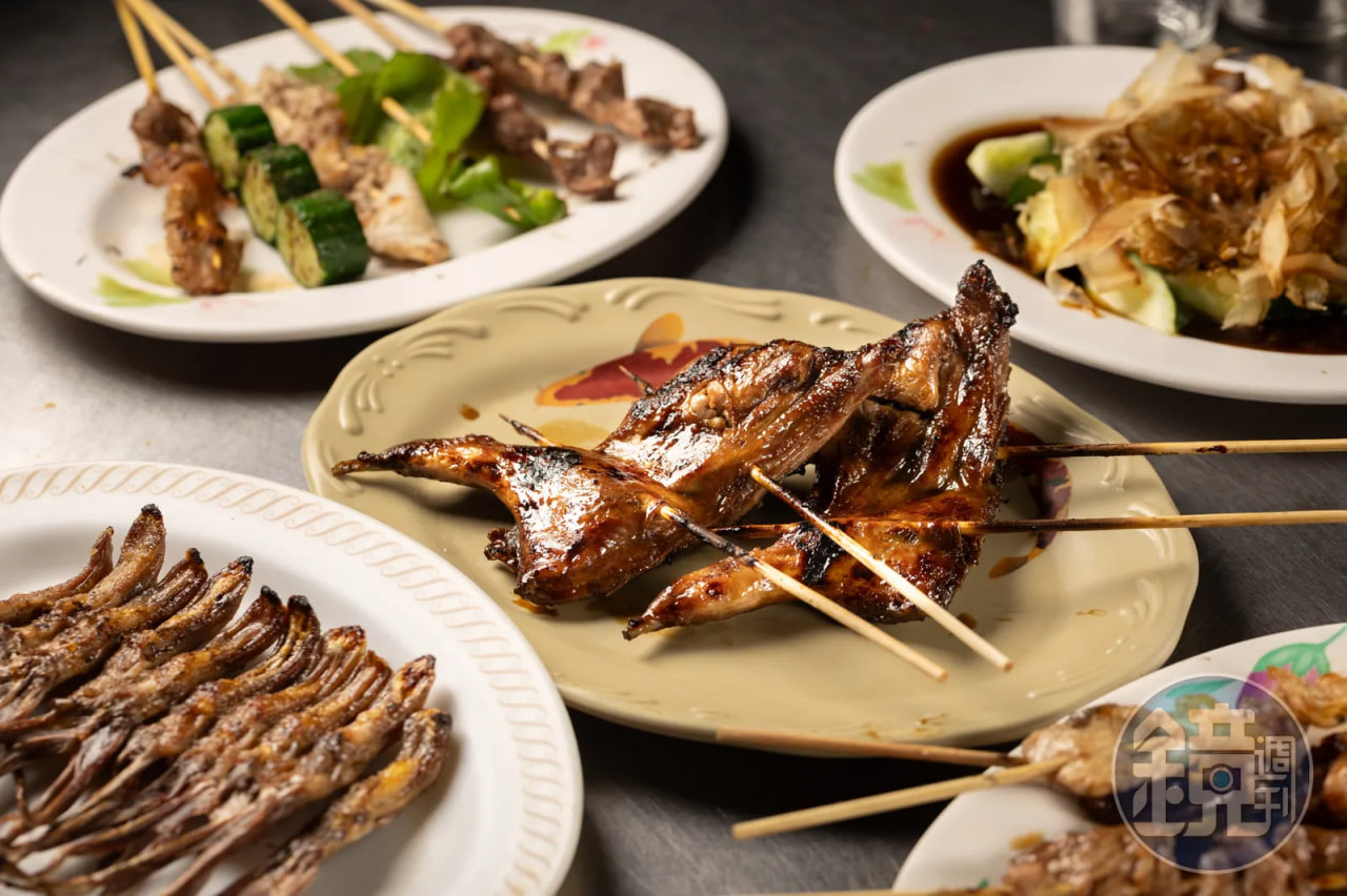 ร้านปิ้งย่างยาว 80 ปีในไถหนาน “เผาเจียวอาบา” ของดีเริ่มต้นจากเมนูนี้!