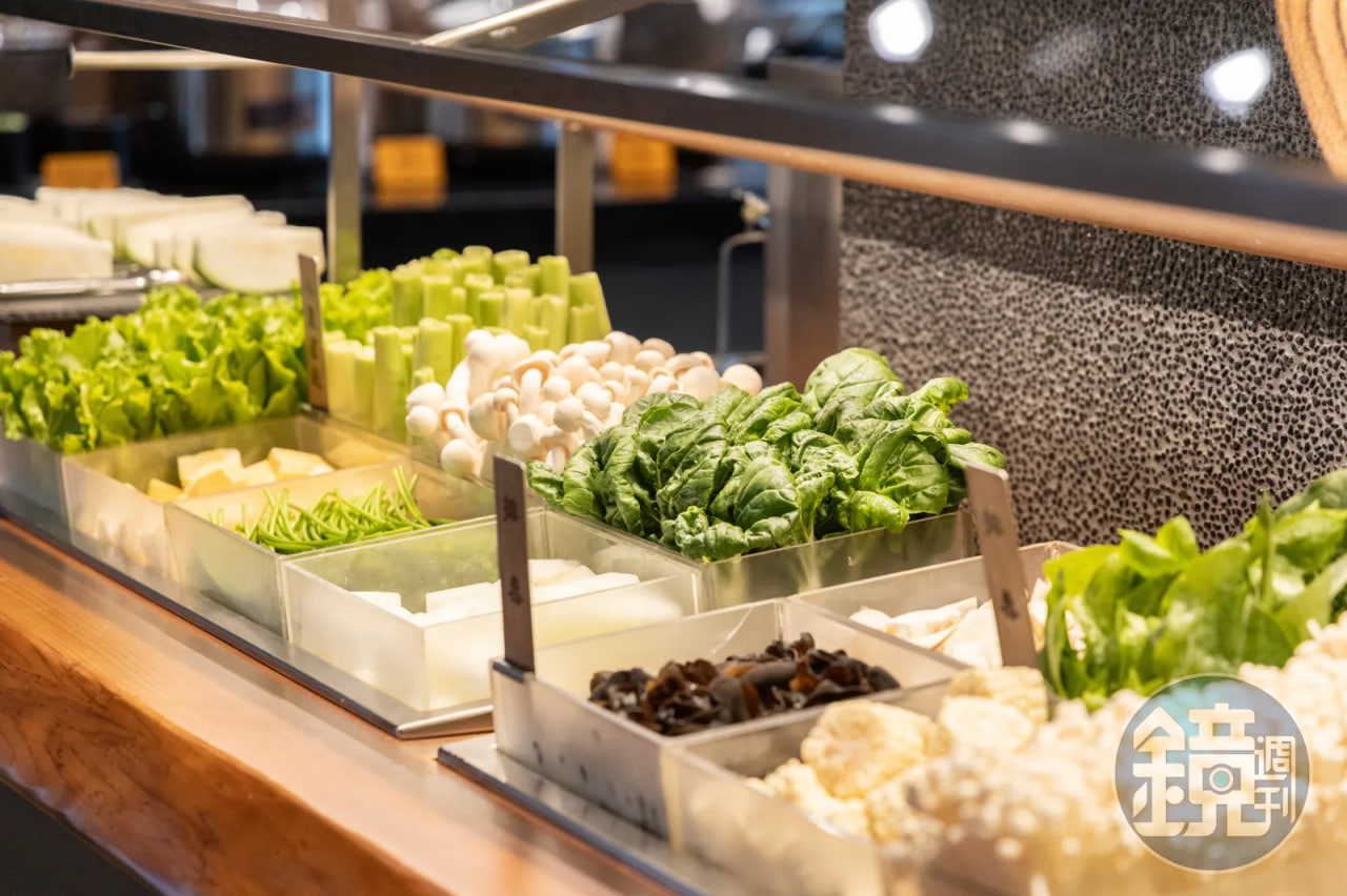 ขุมทรัพย์ร้านหม้อไฟที่ค้นพบโดยบังเอิญใน OUTLET ไทจง “ซ่างเฉิง ฮวอกัว” มัดใจนักชิมด้วยผักป่าบุฟเฟ่ต์และปลาเก๋าลายเสือทั้งตัว